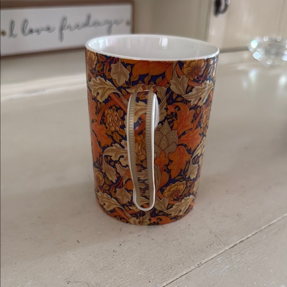 William Morris Acanthus Floral Mug - Picture 2 of 5